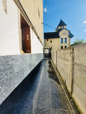 Clădire cu potențial investițional – fostă pensiune în zona Aradului - imagine 2