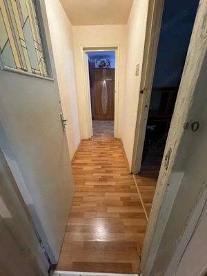 Apartament 3 camere semidecomandat, etaj intermediar - imagine 3