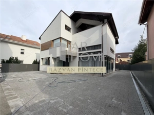 Vila P+1+M, 9 camere, 600 mp, stradal Pipera