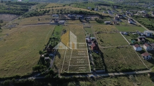  Terenuri de vânzare – investiție sigură într-o zonă în dezvoltare - imagine 2