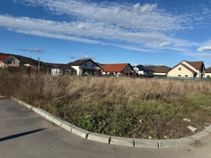 Teren intravilan 600 MP zona  Bența