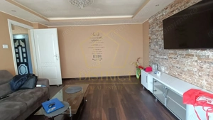 Apartament renovat și decomandat 2 camere | Zona Lunei