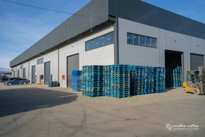 Modul hala cu birouri, porti sectionale drive-in