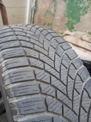 Vand 4anvelope de IARNA pentru SUV 215x65x17 Birdgestone la pretul de 275 lei/bucata