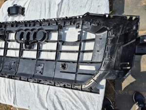 Grila radiator Audi Q8 S Line cod 4M8853651 2018 2019 2020 2021 2022 - imagine 9