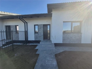 Duplex pe parter - zona linistita - toate utilitatile - compartimentare excelenta.