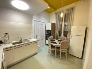 Cladire Istorica, 4 camere, 134 mp, Renovat, Zona Sinaia, Comision 0% - imagine 8