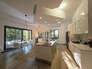 Reședință exclusivistă cu deschidere la Lacul Scroviștea