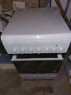Aragaz ELECTROLUX, plită gaz, 4 arzătoare,50cm, cuptor electric, Timer, alb