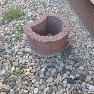 Vand jardiniere din beton 