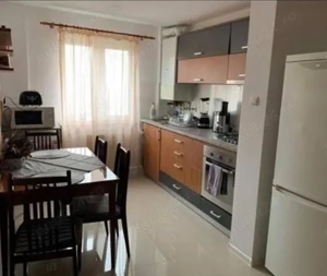 inchiriez apartament 3 camere