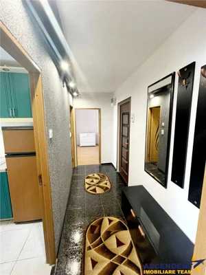 Structura decomandata,mobilat si utilat cochet,etaj 1,Centrul Civic,Brasov - imagine 3 Structura decomandata,mobilat si utilat cochet,etaj 1,Centrul Civic,Brasov - imagine 3