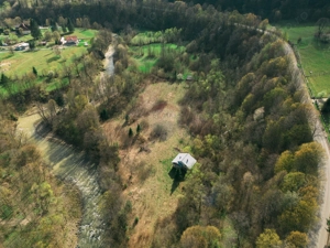 Proprietate unică în Tarcău – 30.283 mp intravilan, casă P+M