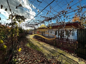 Casa batraneasca din caramida de vanzare si 4500 mp teren Negri Bacau