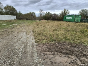 Închiriez container și curte de 1000 mp pentru depozitare