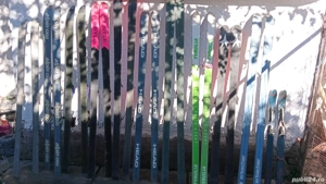 vănd sau schimb schiuri  aproape noi