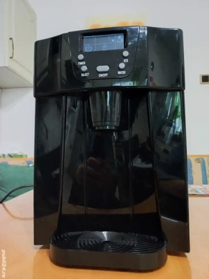 Aparat de făcut  cuburi de gheața Ice Maker.