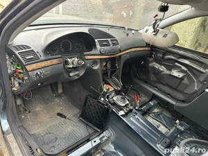 dezmembrez mercedes e220 w211