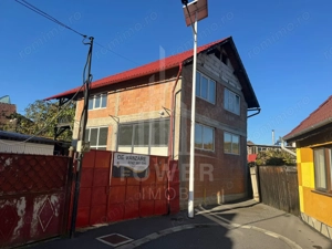 Două case la roșu în curte – Zona turistică Ocna Sibiului