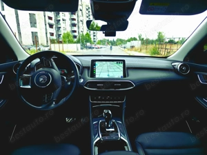 MG EHS Luxury 2022 - plug in hybrid - panormaic navi trapa - imagine 7