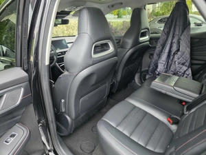 MG EHS Luxury 2022 - plug in hybrid - panormaic navi trapa - imagine 4