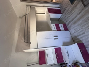 Vand pat suprapus cu birou si locuri de depozitare 