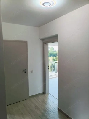 Garsoniera decomandata 46mp utili + loc de parcare subteran zona Tractorul  - imagine 5