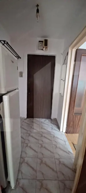 Garsonieră 25 mp, parter, ideală renovare, lângă Plaza & metrou - imagine 3 Garsonieră 25 mp, parter, ideală renovare, lângă Plaza & metrou - imagine 3