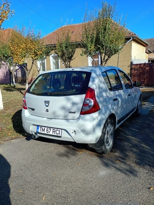Vând mașina Dacia Sandero  - imagine 4 Vând mașina Dacia Sandero  - imagine 4