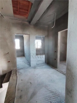 Duplex 5 camere - bucatarie inchisa - dormitor la parter - terasa mare