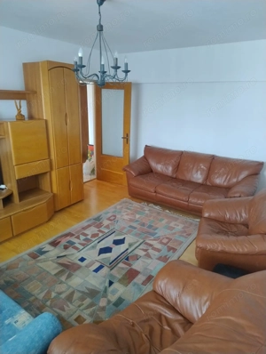 Apartament de închiriat – Piața Victoriei, stradal