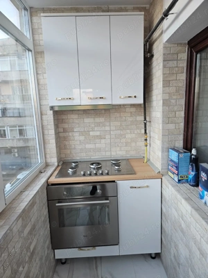 Vând apartament spațios cu mobilier modern - imagine 2