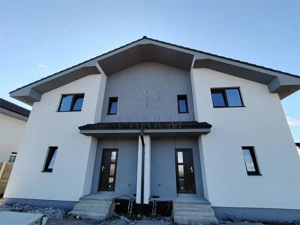 Duplex spatios - bucatarie inchisa - zona linistita - teren 375 mp