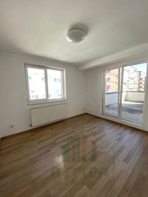 Garsonieră decomandată, modernă, cu terasă și parcare   Str. Biruinței