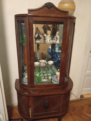 Vand antichitati, vitrina Biedermayer, majolica, fotolii & masuta Empire, mini statui bronz din 1900