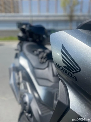 Vând Honda Fortza 750