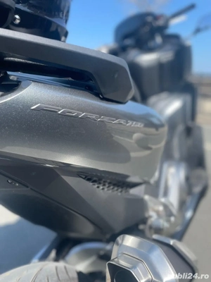 Vând Honda Fortza 750 - imagine 2