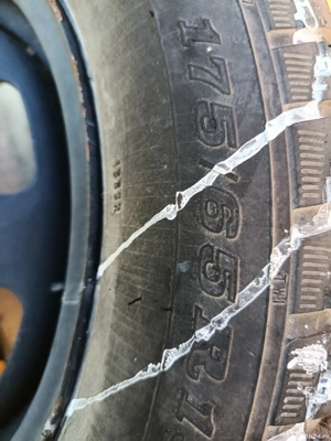 2 roti rezerva nefolosite