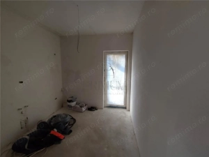 Duplex pe plan - 2 bai - canalizare - personalizare interioara - bucatarie inchisa - imagine 1