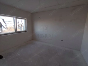 Duplex pe plan - 2 bai - canalizare - personalizare interioara - bucatarie inchisa - imagine 6