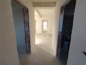 Duplex pe plan - 2 bai - canalizare - personalizare interioara - bucatarie inchisa - imagine 5