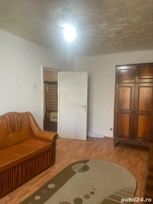 Inchiriez apartament , 2 camere , decomandat , Cotu Mic , bloc 13 , etaj 2 - imagine 2 Inchiriez apartament , 2 camere , decomandat , Cotu Mic , bloc 13 , etaj 2 - imagine 2