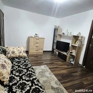 Vând apartament 2 camere semidecomandat.