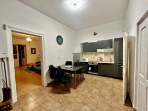 Inchiriez apartament 70 mp cladire istorica - imagine 6