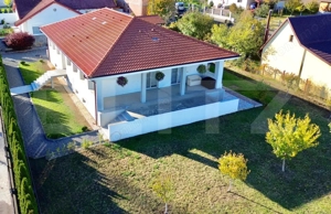 Casă elegantă, design mediteranean, demisol + parter, garaj, 1200 mp teren