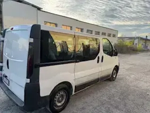 Opel Vivaro ,9 locuri, diesel , 1900 euro , inmatriculat RO , ITP pana in 2026, Asigurare  - imagine 4