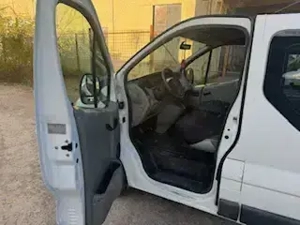 Opel Vivaro ,9 locuri, diesel , 1900 euro , inmatriculat RO , ITP pana in 2026, Asigurare  - imagine 7