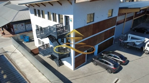 Cladire de birouri cu showroom/hala - de vanzare