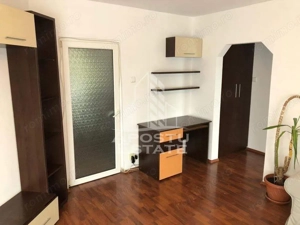 Apartament cu 3 camere, decomandat, centrala proprie, zona Soarelui - imagine 3