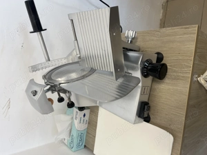 Vând vitrina mezeluri ,feliator , calculator 